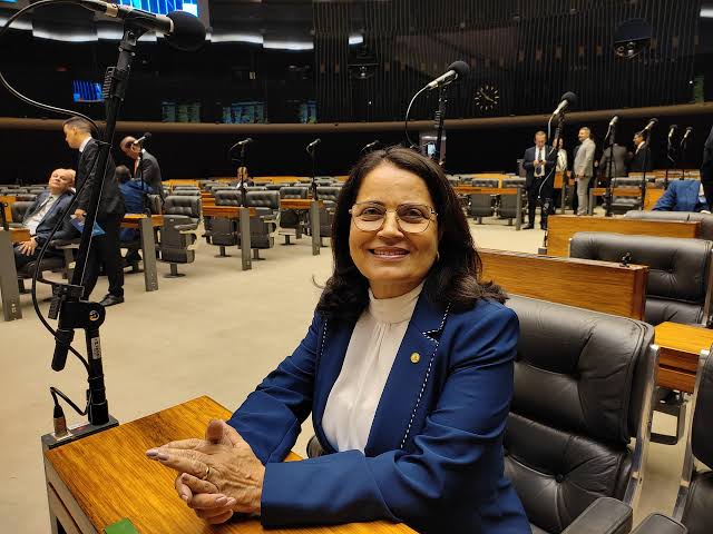 BALANÇO DE MANDATO: Rosângela Reis destaca R$ 130 milhões para aeroporto e vinda da UFOP para Ipatinga