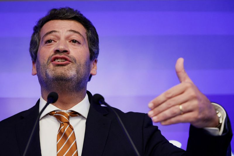 PORTUGAL: Líder da extrema-direita é obrigado a remover cartazes contra comunidade cigana