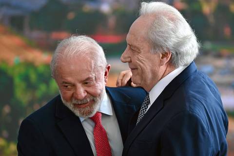 Defesa em Brasília: Gleisi afirma que Lewandowski avisou Lula sobre contratos privados antes de assumir ministério