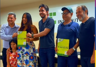 Morro do Sossego em Festa: Prefeito Gustavo Nunes entrega escrituras e garante dignidade a 28 famílias no Veneza