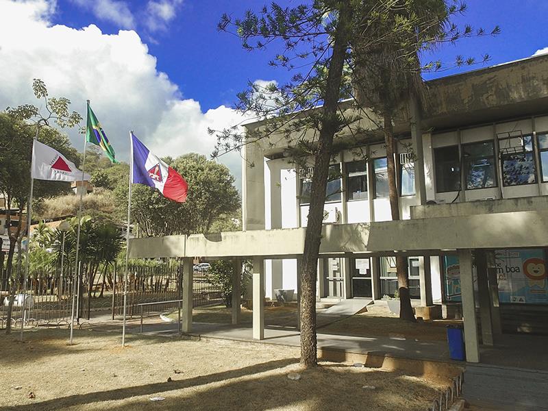 PARALISAÇÃO NO VALE DO AÇO: Servidores de Timóteo iniciam greve e fazem manifestação em frente à Prefeitura