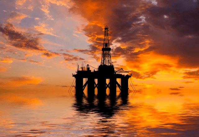 ECONOMIA GLOBAL: Petróleo dispara com escalada do conflito naval entre EUA e Venezuela