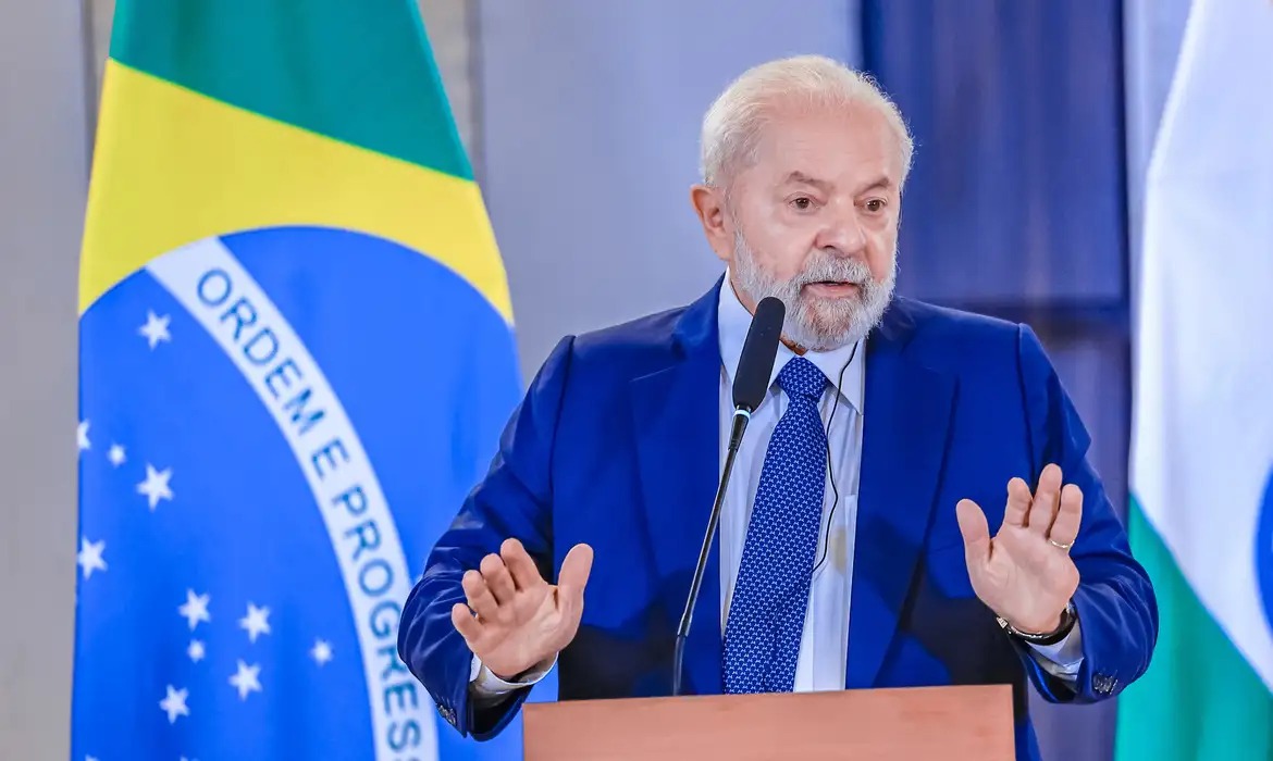 POLÍTICA NACIONAL ": Lula anuncia que vai barrar o PL da Dosimetria assim que chegar à mesa
