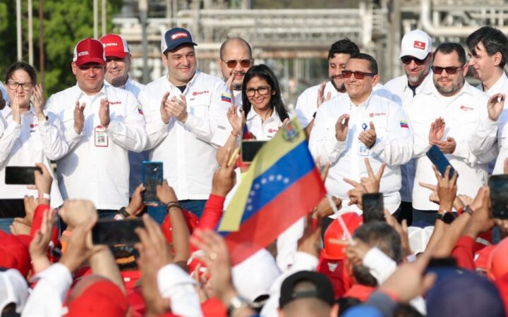 "Chega de ordens": Delcy Rodríguez rebate Washington e reafirma soberania da Venezuela sobre decisões políticas