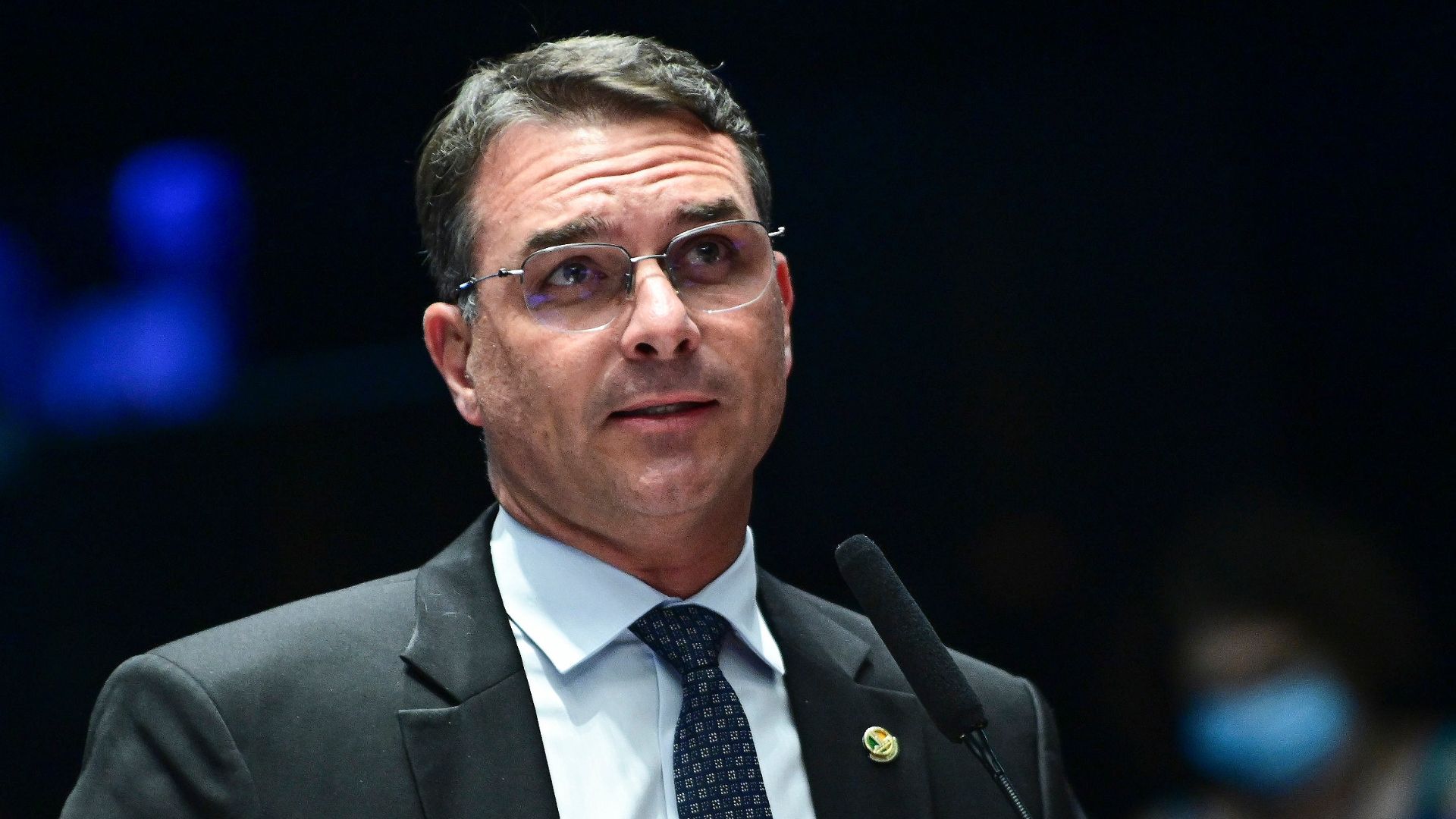 POLÍTICA & PESQUISA: Flávio Bolsonaro sobe 9 pontos após oficializar pré-candidatura ao Planalto