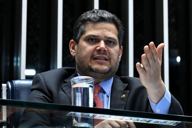 Queda de Braço: Alcolumbre quer pressa para analisar veto de Lula ao projeto da Dosimetria