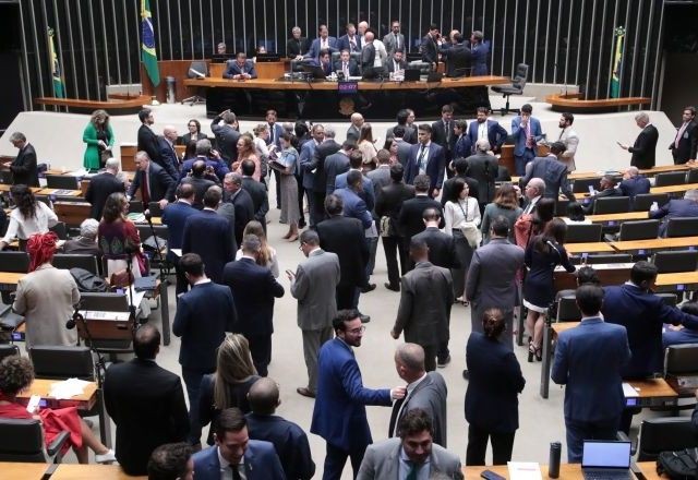 MUDANÇA NO BOLSO: Câmara Aprova Redução de Benefícios Fiscais e Aumenta Taxação de Bets e Fintechs
