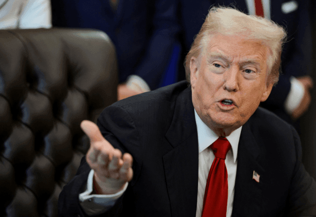 Paz no Ártico? Trump suspende tarifas contra a Europa após "acordo-quadro" sobre a Groenlândia