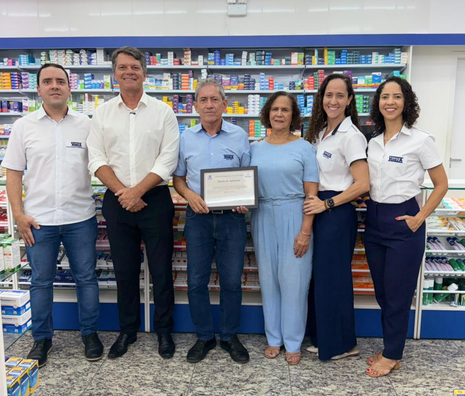 COMUNIDADE & RECONHECIMENTO: 40 ANOS DE HISTÓRIA Drogaria Veneza recebe Moção de Aplausos na Câmara de Ipatinga