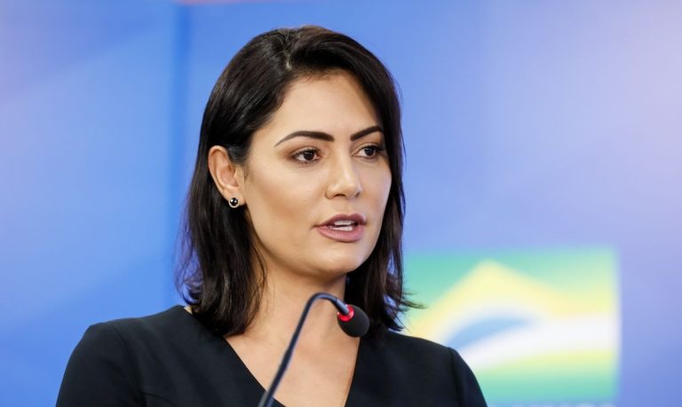 Crise no Clã: Michelle Bolsonaro exige pedido de desculpas para entrar na campanha de Flávio