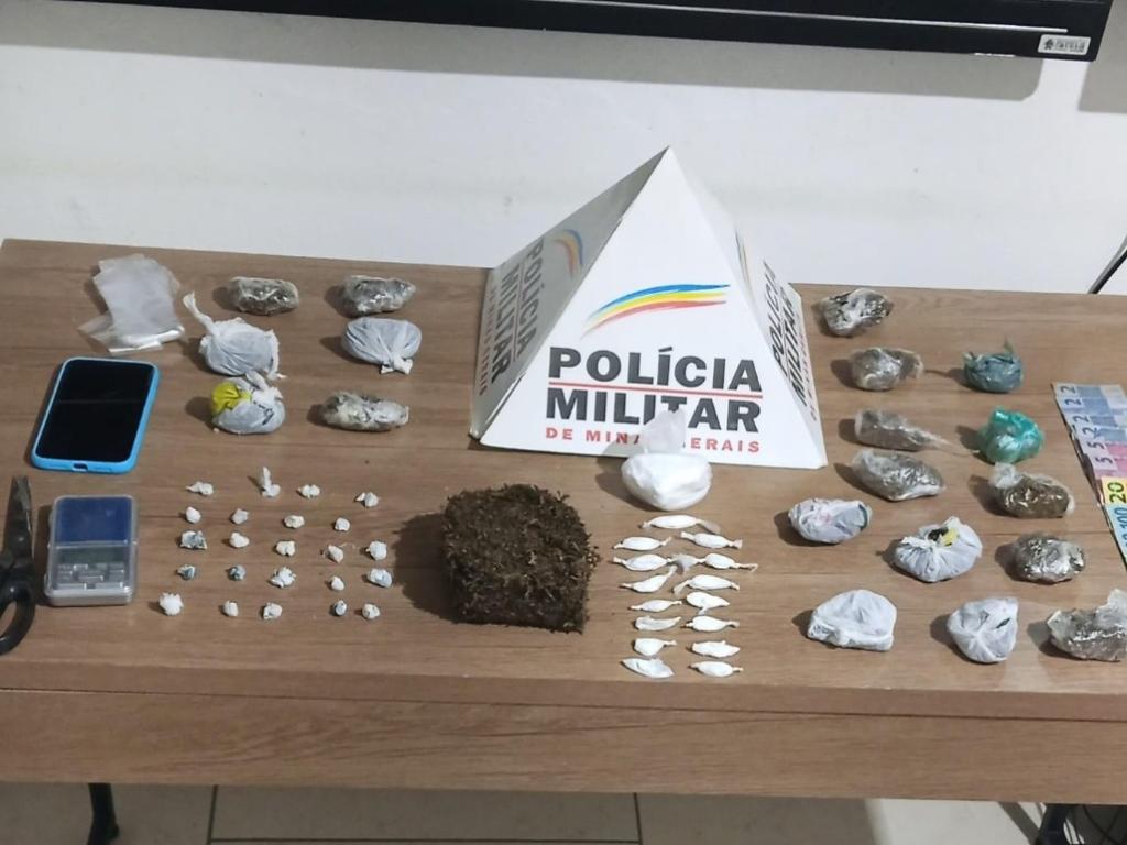 SEGURANÇA: PM prende suspeito de tráfico com grande quantidade de drogas no Morro do Cemitério em Belo Oriente MG