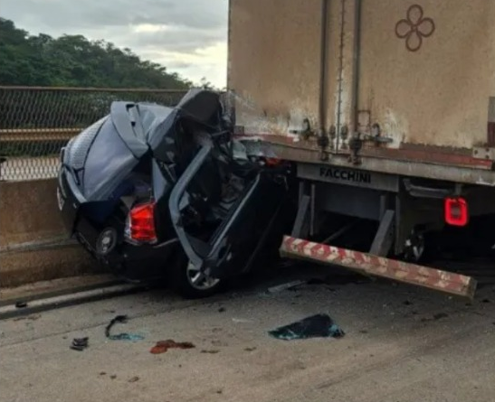 Acidente envolvendo quatro veículos deixa um morto e interdita pista sentido Ipatinga